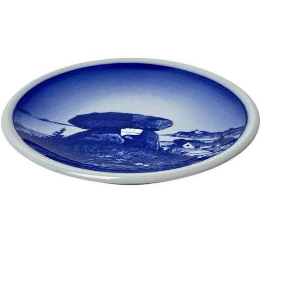 Porcelain Wall Art Royal Copenhagen Mini Plate Kaempehoj Blue Display 3.25 Inch - Picture 7 of 9